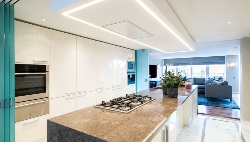 Property photo 3 of 19 Kitchen