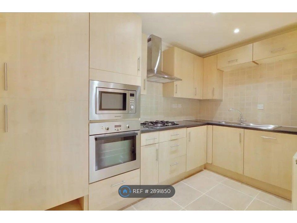 Property photo 3 of 11 Kitchen