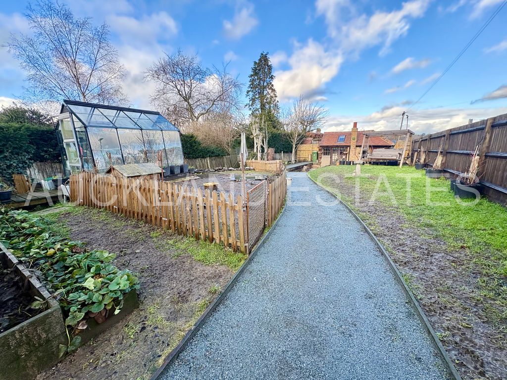 Property photo 2 of 31 Image00011