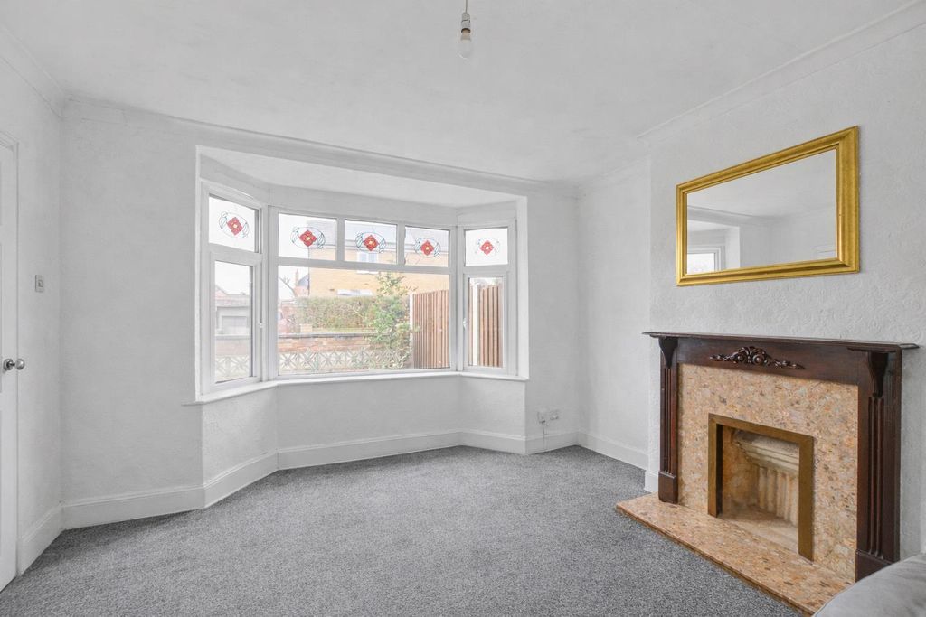 Property photo 2 of 18 Lounge-Ai.Jpeg