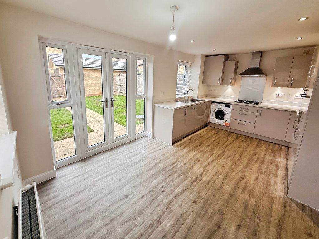 Property photo 3 of 14 Kitchen