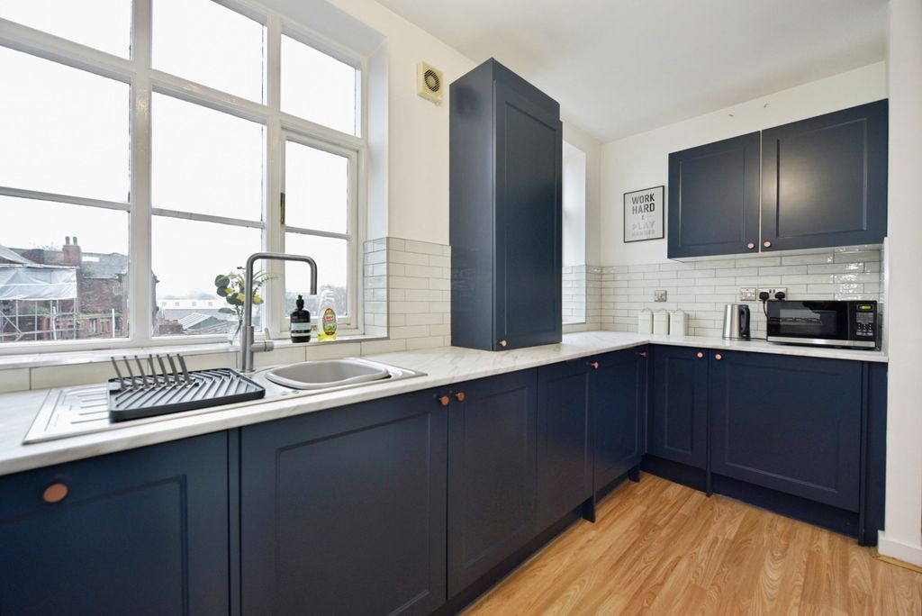 Property photo 2 of 11 Pbox-Img.Jpg