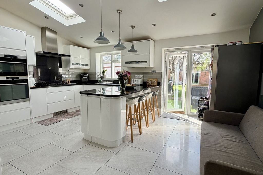 Property photo 2 of 16