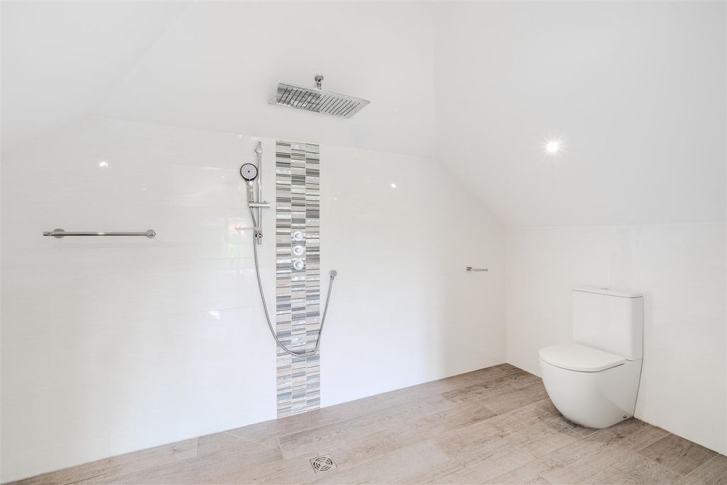Additional image 21 of 5 bed detached house for saleMartcombe Road, Easton-In-Gordano, Bristol BS20