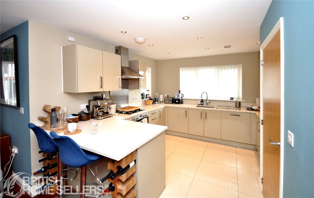 Property photo 2 of 22 Picture No. 23