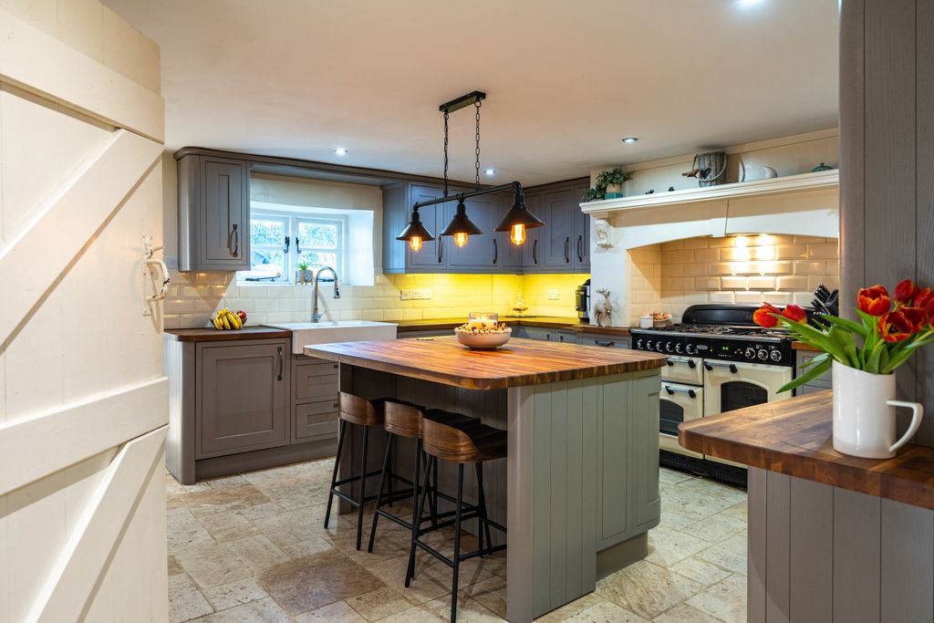 Property photo 3 of 41 Zac02506-Hdr