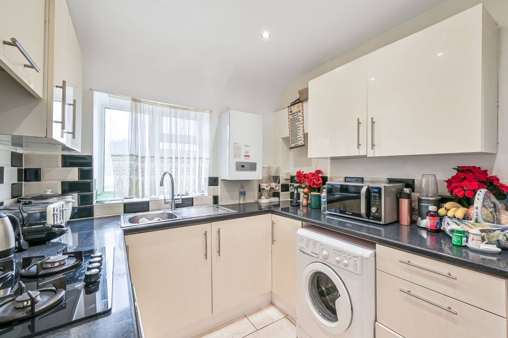 Property photo 1 of 5