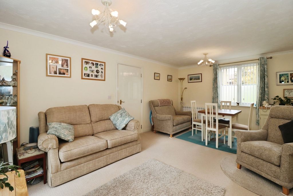 Property photo 2 of 17 Photo