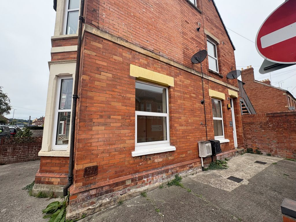Property photo 1 of 12 Ground Floor Entrance