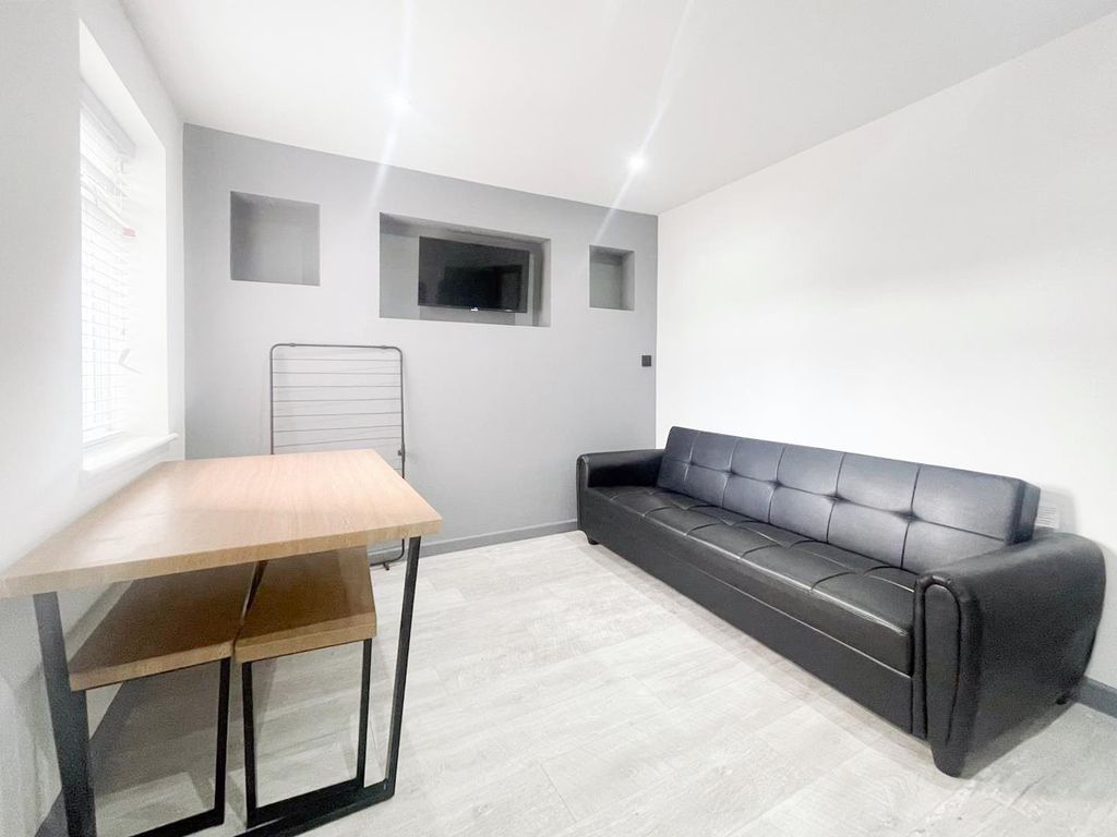 Property photo 2 of 6 Communal Lounge