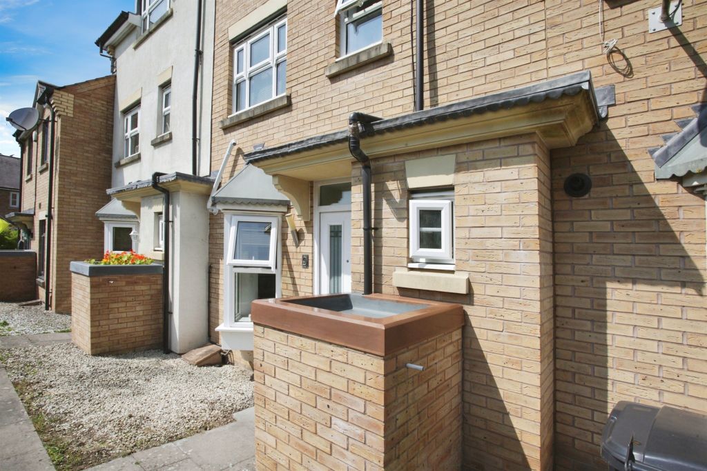 Property photo 3 of 19