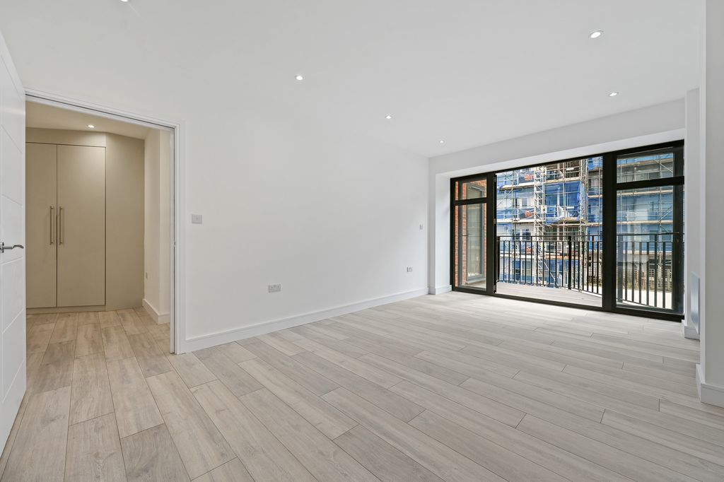 Property photo 3 of 7 Cs - Flat 5, 320 Station Road - 24 (1)