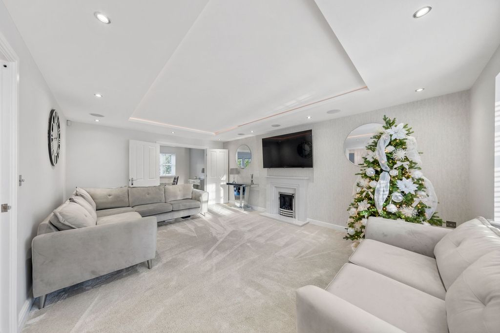 Property photo 2 of 28