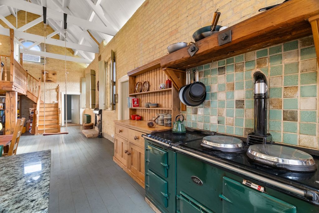 Property photo 2 of 39