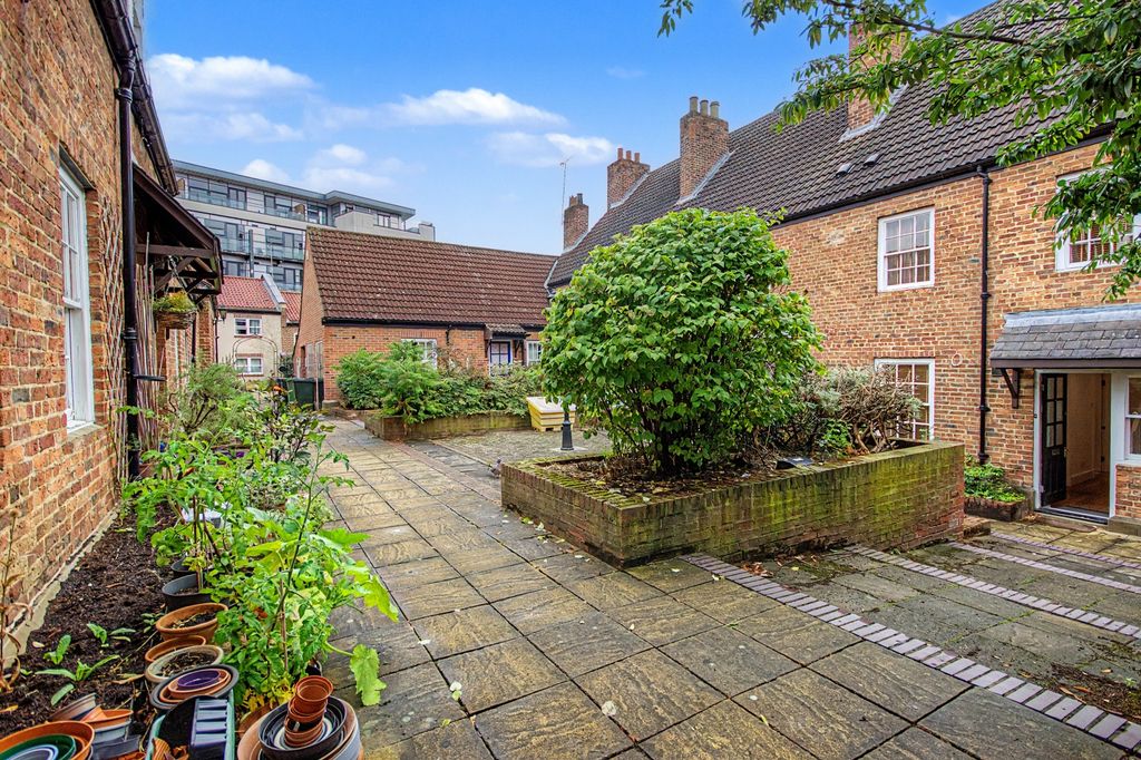 Property photo 2 of 12 17