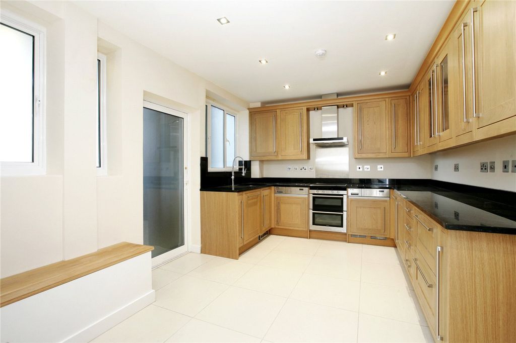 Property photo 2 of 4 Picture No. 27