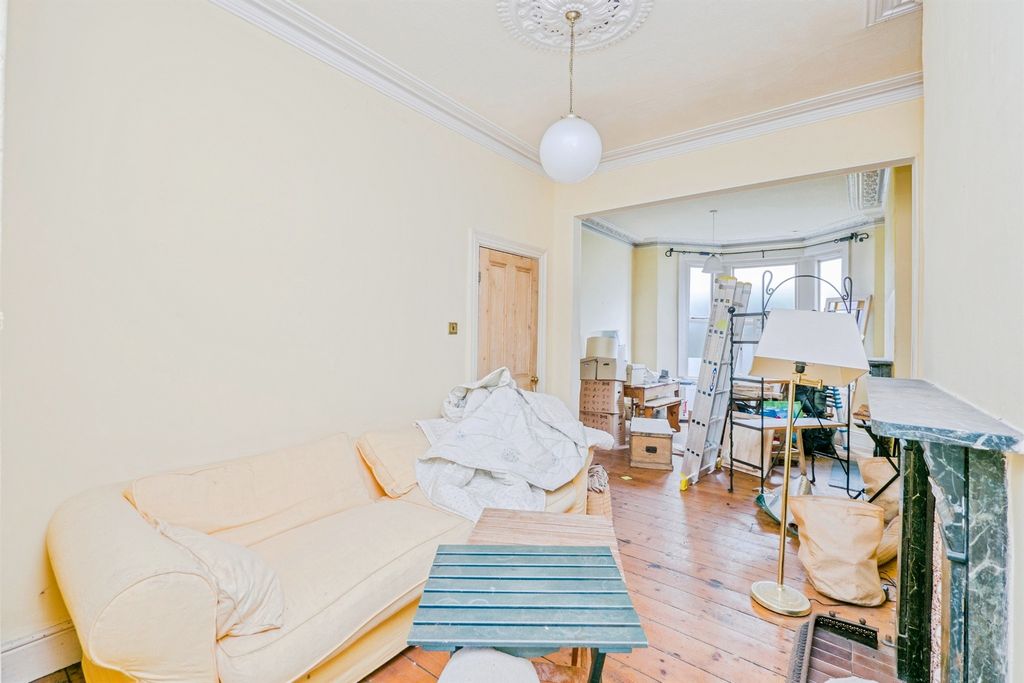 Property photo 3 of 27