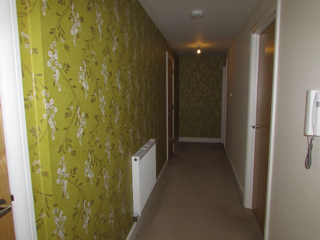 Property photo 2 of 13 Hallway