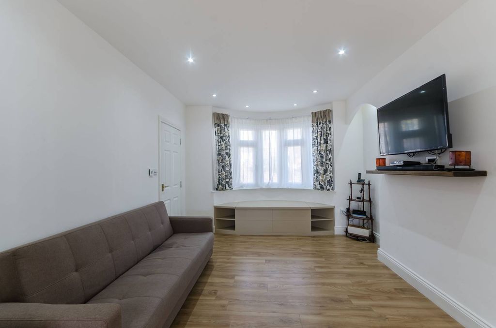 Property photo 3 of 15