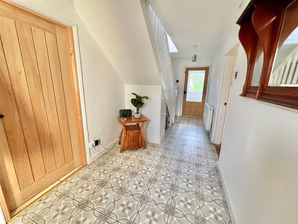 Property photo 3 of 23 Hall