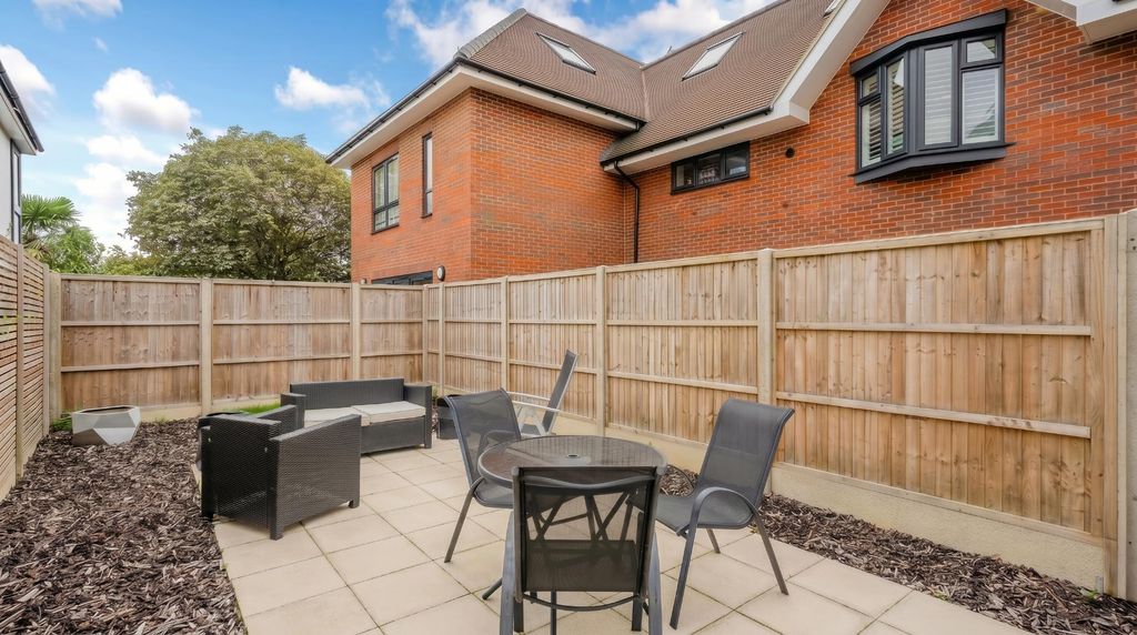 Property photo 3 of 22 Ruxley Lane