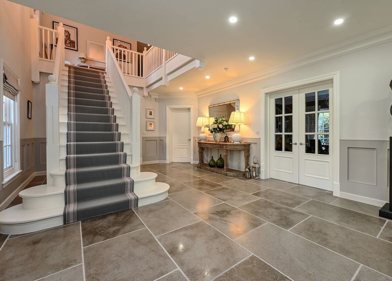 Property photo 3 of 13 Entrance Hall