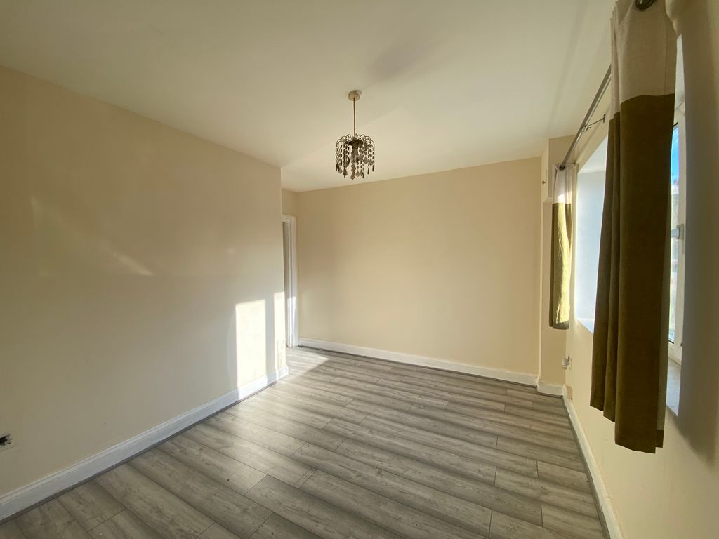 Property photo 3 of 13 Lounge