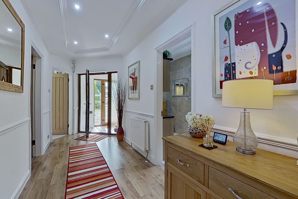 Property photo 3 of 31