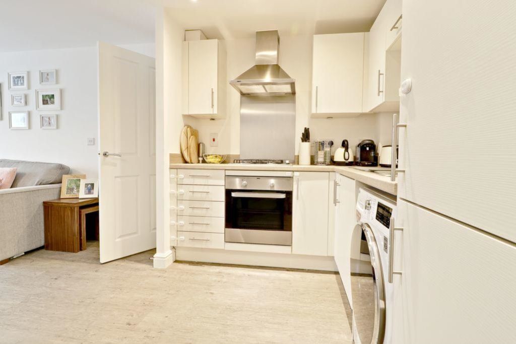 Property photo 3 of 10 Ewemove Basingstoke Beech Court Kitchen