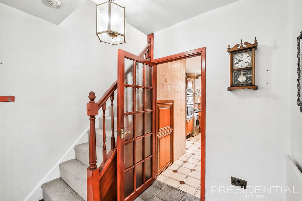 Property photo 2 of 24