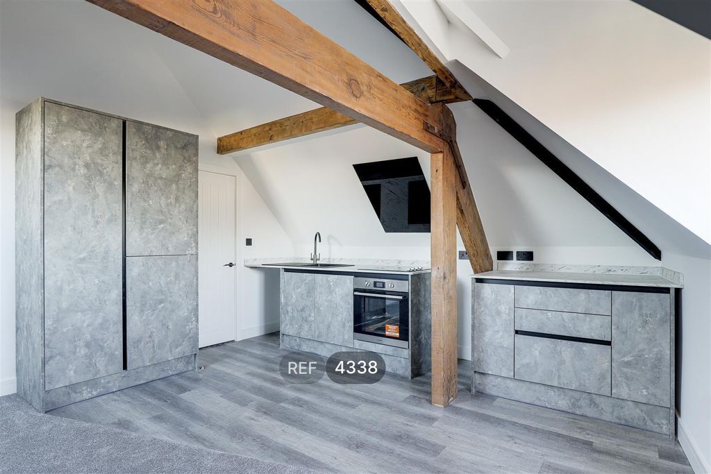 Property photo 2 of 11 Kitchen