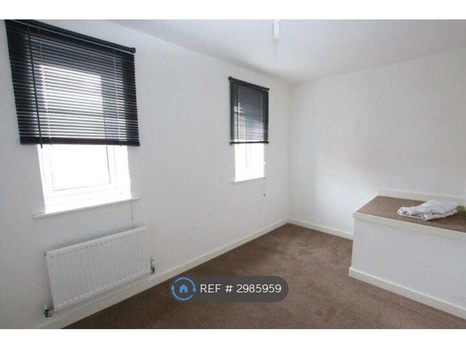 Property photo 3 of 11 Bedroom 2