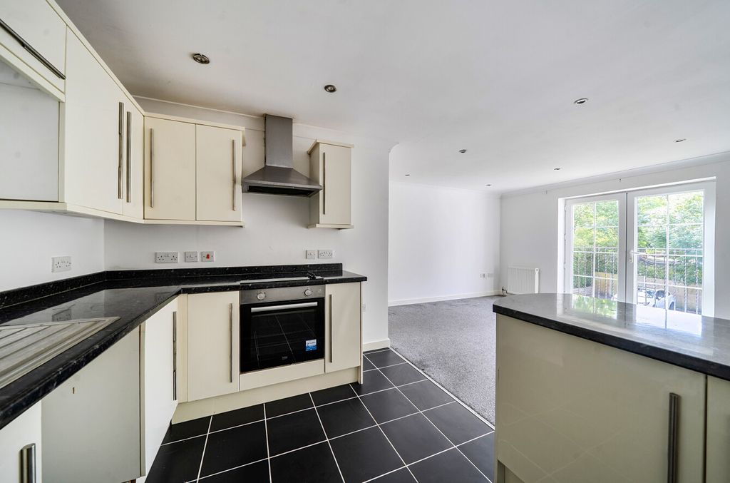 Property photo 2 of 13 1472124-14-6A27dc...
