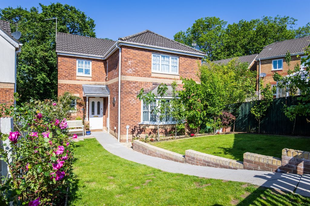 Property photo 1 of 32