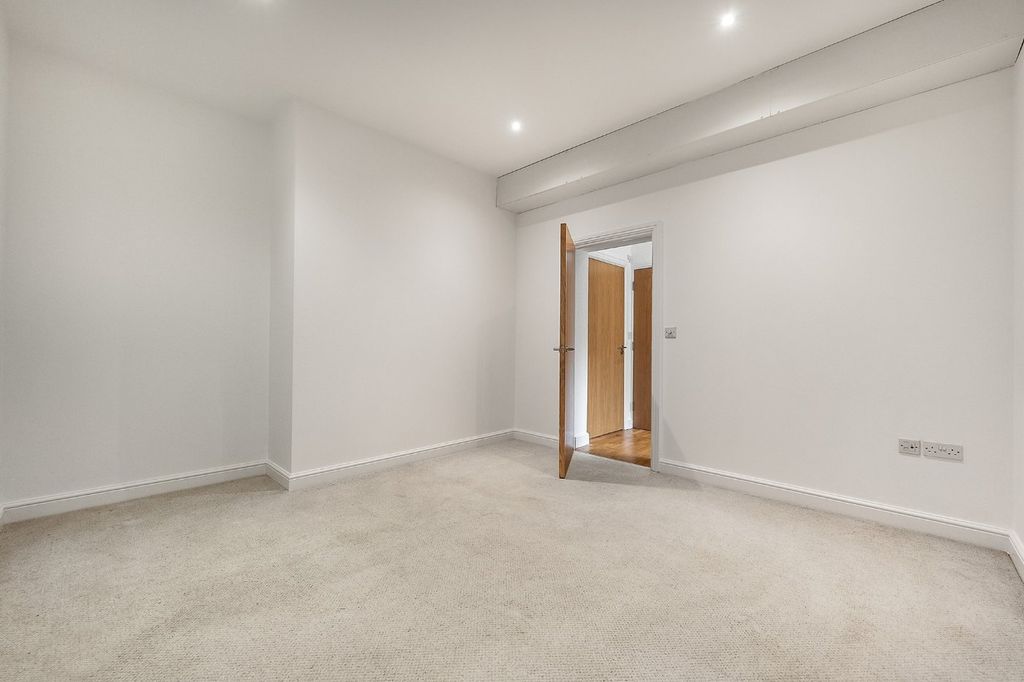 Property photo 3 of 14 Picture No. 06