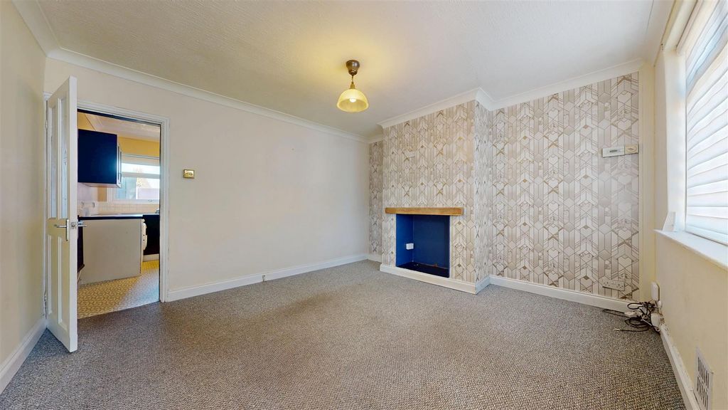 Property photo 3 of 19 Yew Tree Avenue Living Room