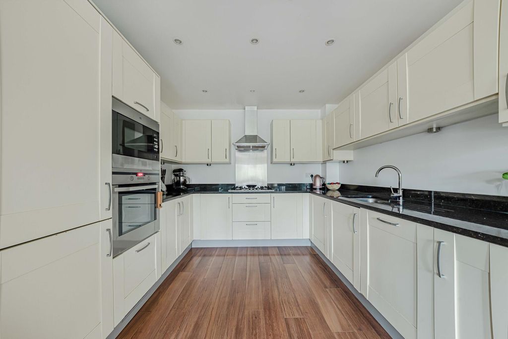 Property photo 2 of 23 Kitchen