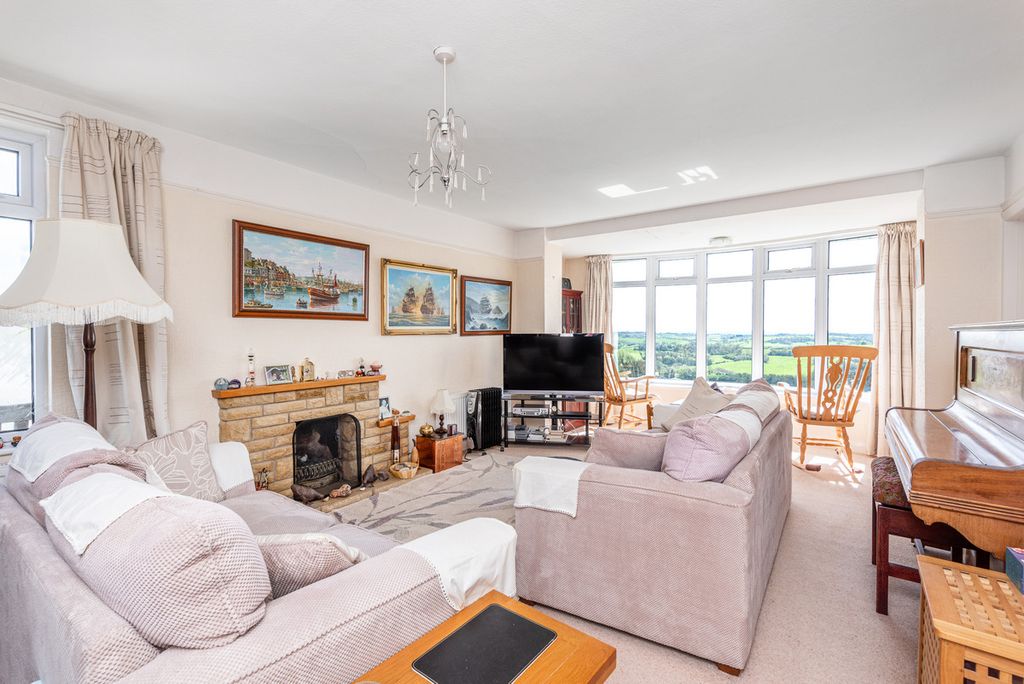 Property photo 3 of 24