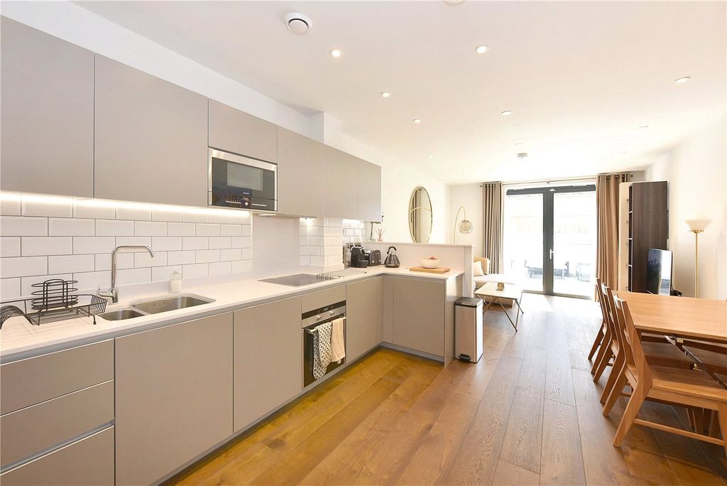 Property photo 2 of 18 Kitchen