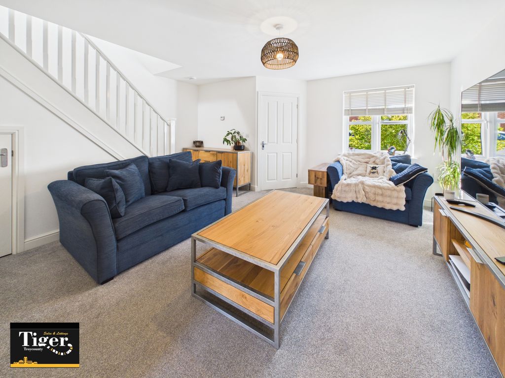 Property photo 3 of 20 Cam01931G0-Pr0355-Still004