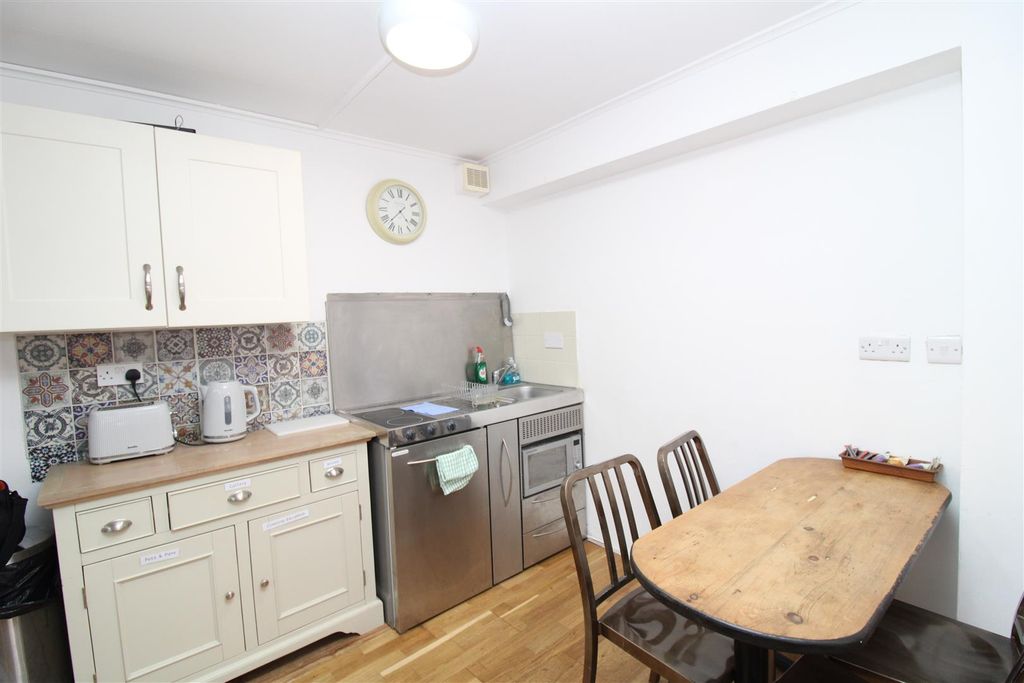 Property photo 3 of 4 Kitchen