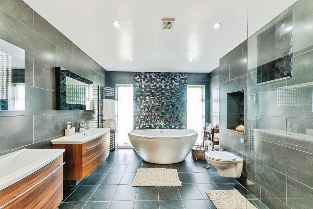 Property photo 3 of 52 Bathroom,