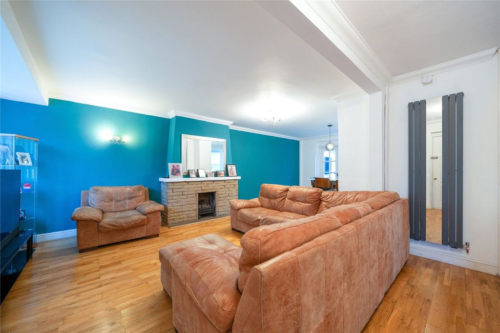 Property photo 3 of 24 Picture No. 01