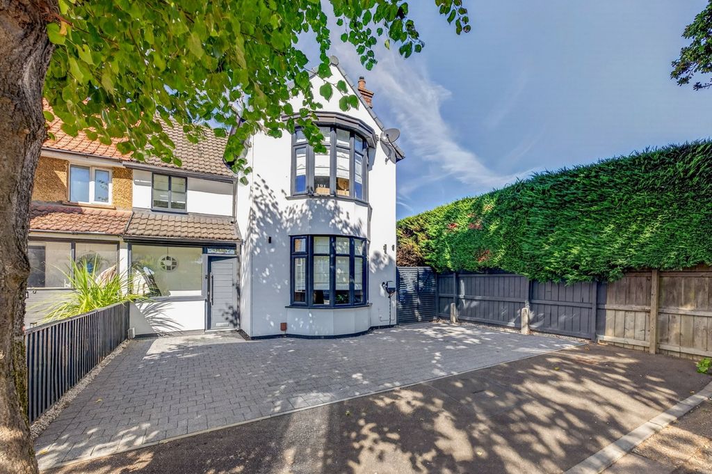 Property photo 2 of 48
