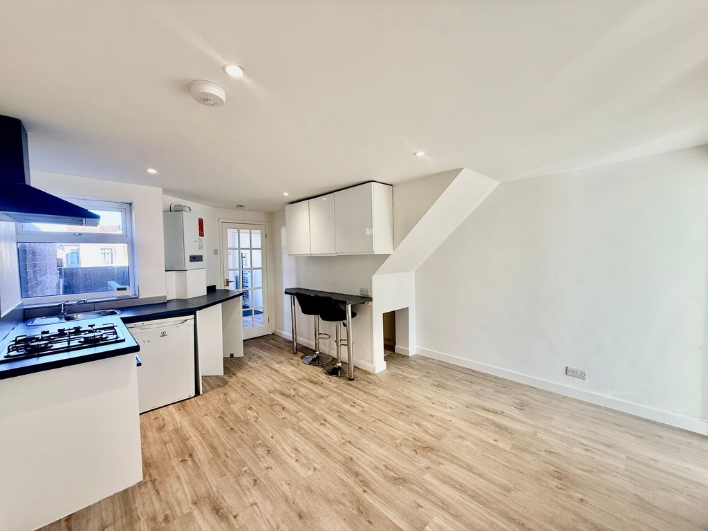 Property photo 3 of 8 Image