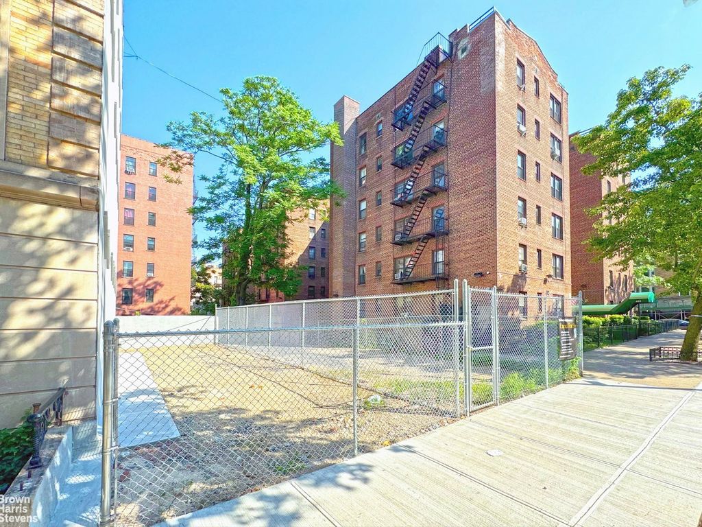 Property photo 3 of 5 <Alttext/>