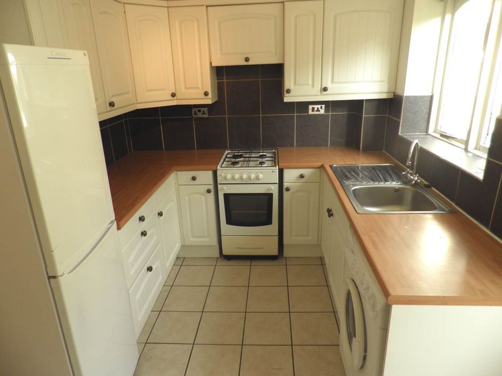Property photo 2 of 7 Kitchen