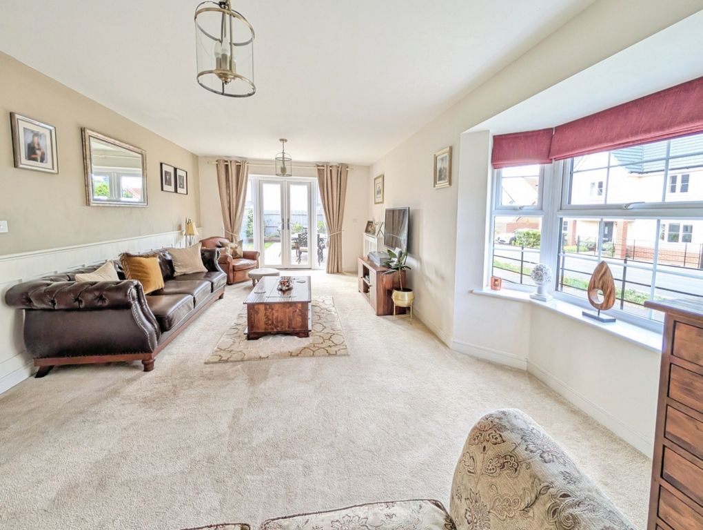 Property photo 3 of 24 Pbox-Living_Room-328265.Jpg