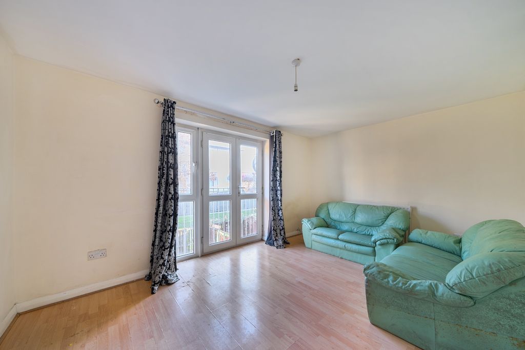 Property photo 2 of 10 4712075