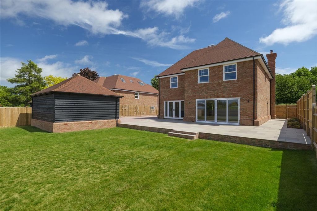 Property photo 2 of 32